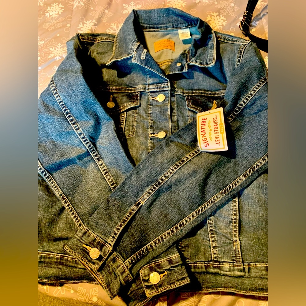 NWT Levi’s Trucker Jacket. Such a cute jacket! Retails for $109 Price … $55
